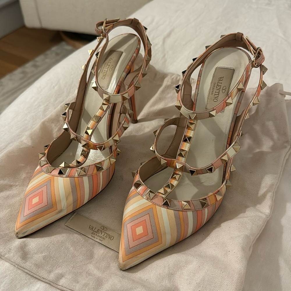 Valentino Garavani Rockstud Caged Pumps (Size 40.5)